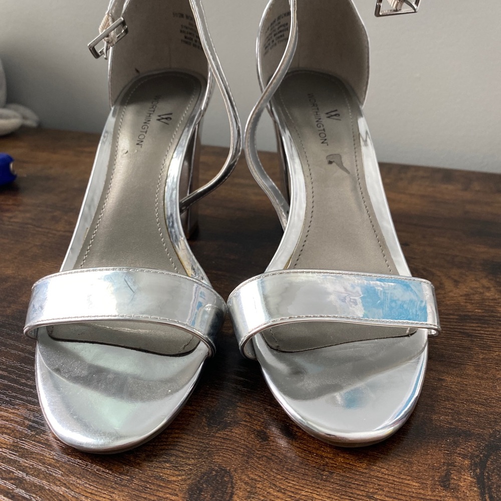 Worthington metallic silver heels. Size 5.5 but fits more like 6.5